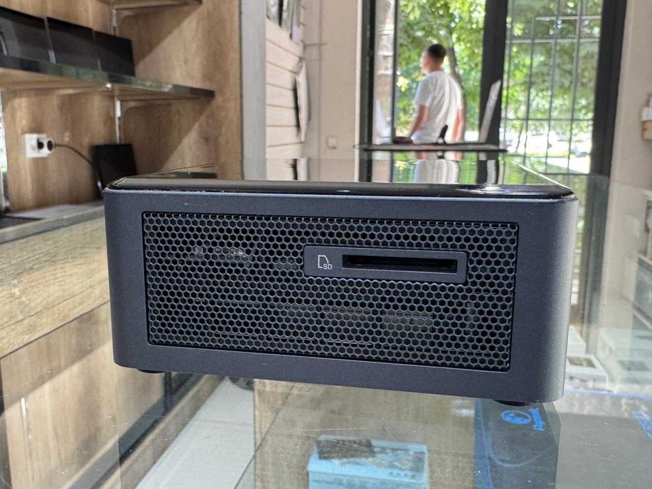 MiNi PC intel NUC10FNH Core i3-10110U ram 16 SSD m2 128+500гб HDD