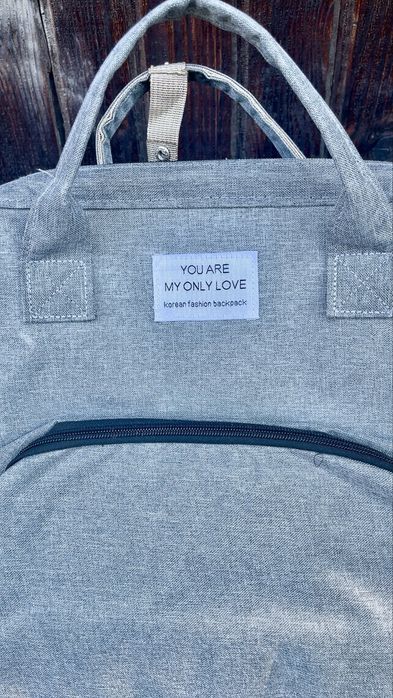 Раница с място за повиване на бебе