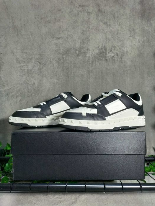 Valentino Garavani marimea 45