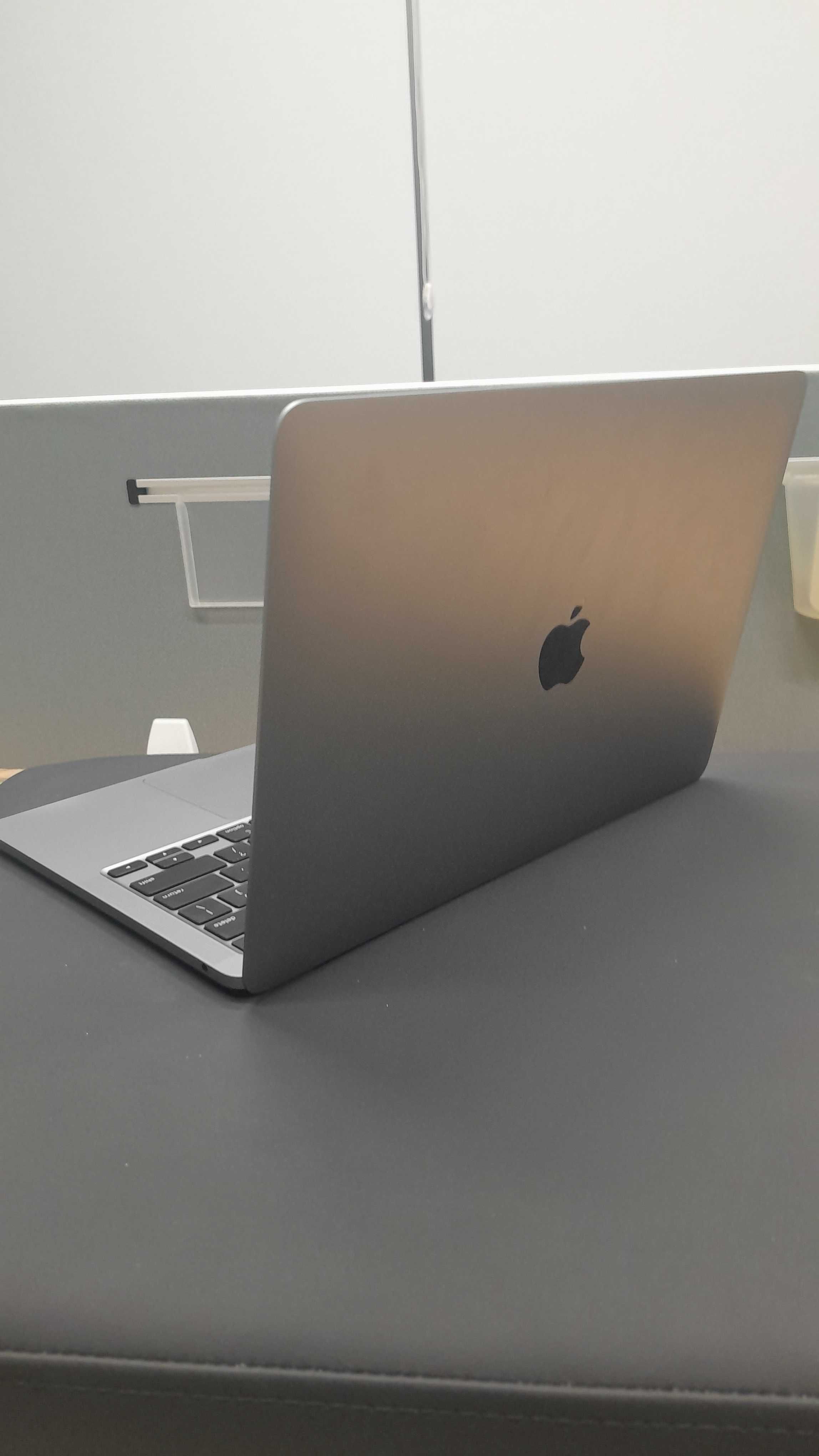 Macbook pro m1  8/256