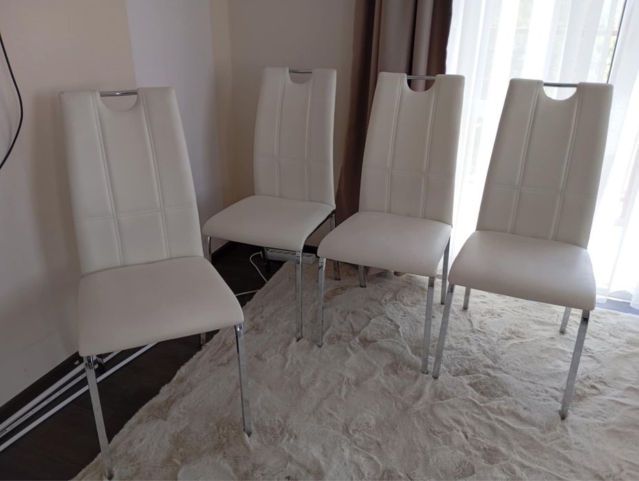 4 трапезни стол - общо 140 лв.