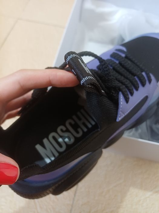 Сникърси Moschino