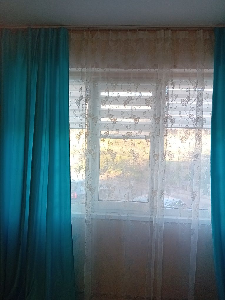 Плътни тюркоазени Пердета
