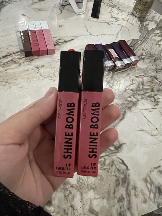 Ruj si creion de sprancene cu gel de fixare