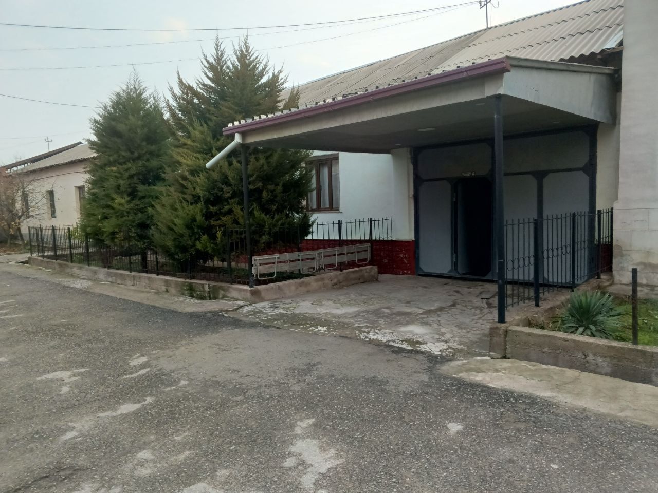 Уй сотилади 6 сотих срочна