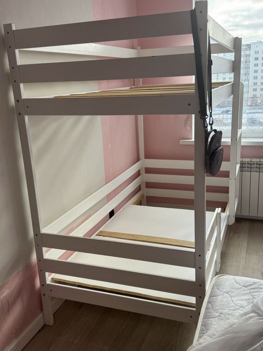 Двухярусный кровать из дерево