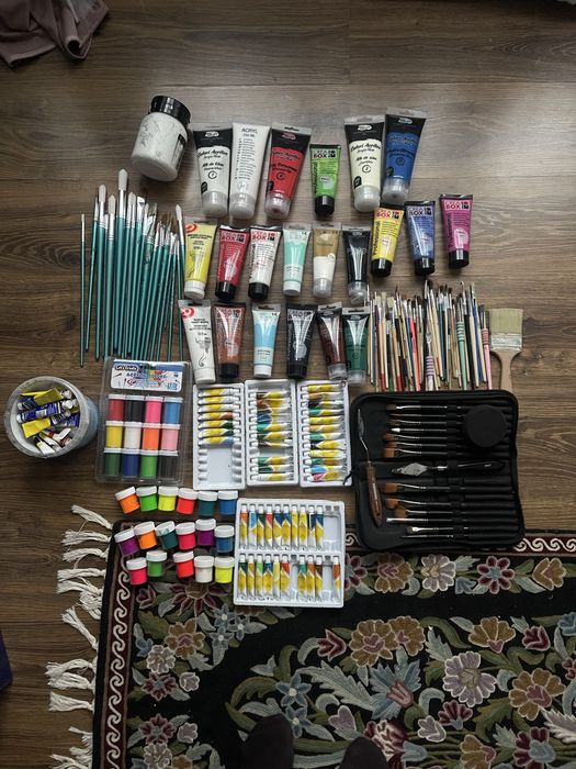 Acrilice, pensule, ustensile pictura