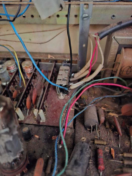 Продавам шаси от радио грамофон