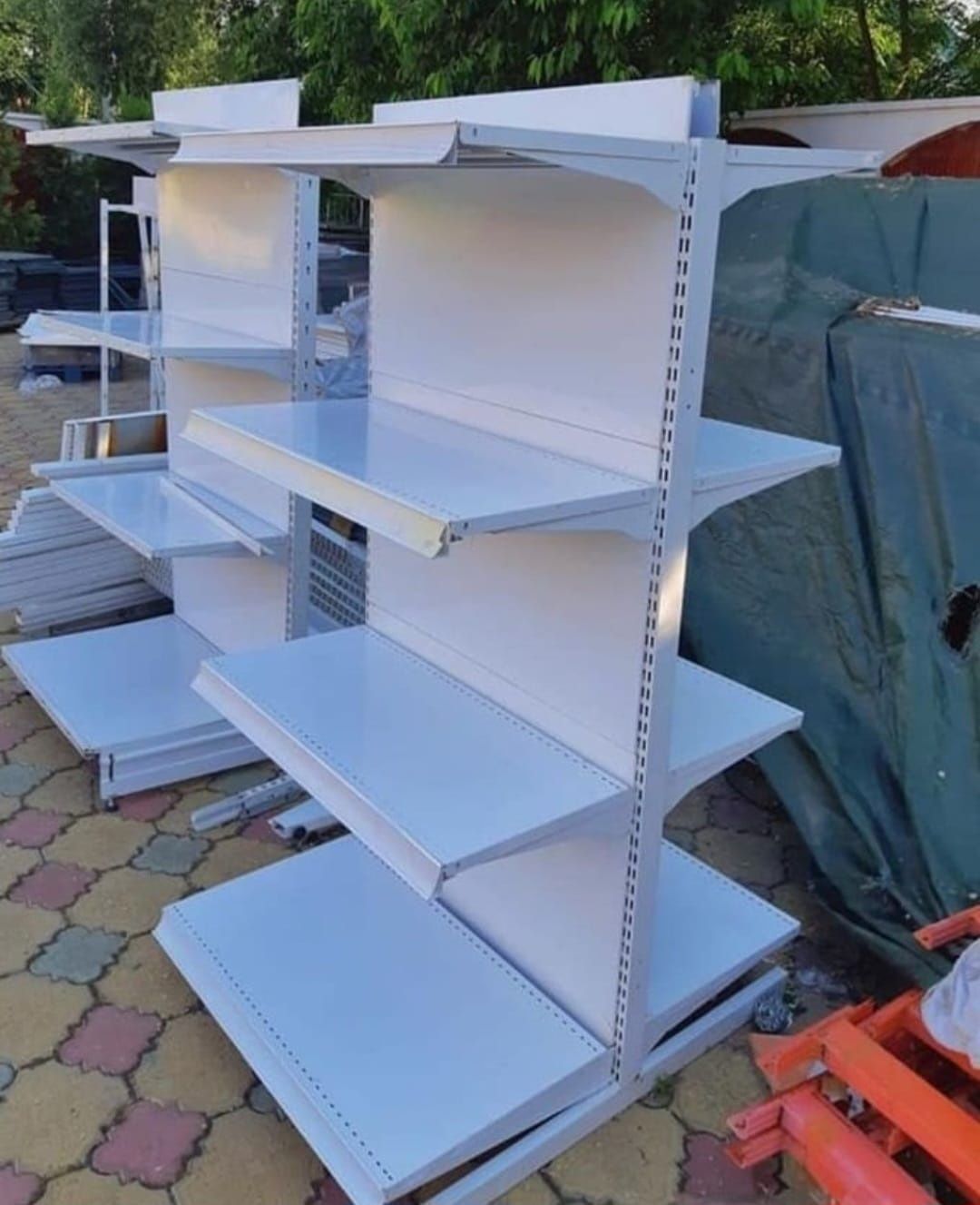 Rafturi metalice de magazin