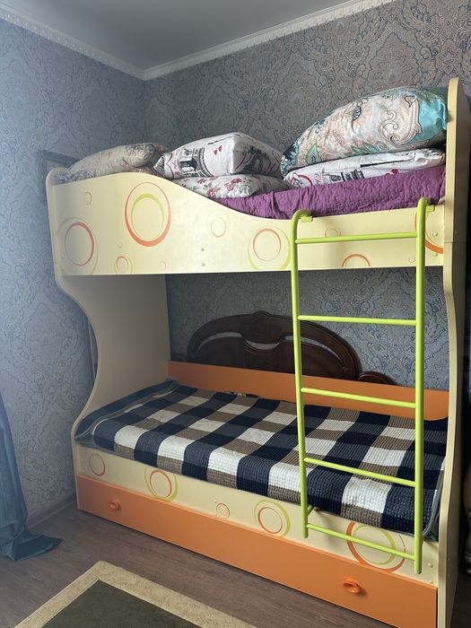 Детский    кровать   двухэтажный.