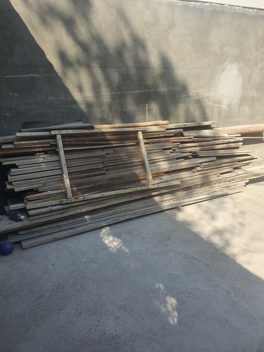 Chorniy potolokga tahtala va to'sin reykala