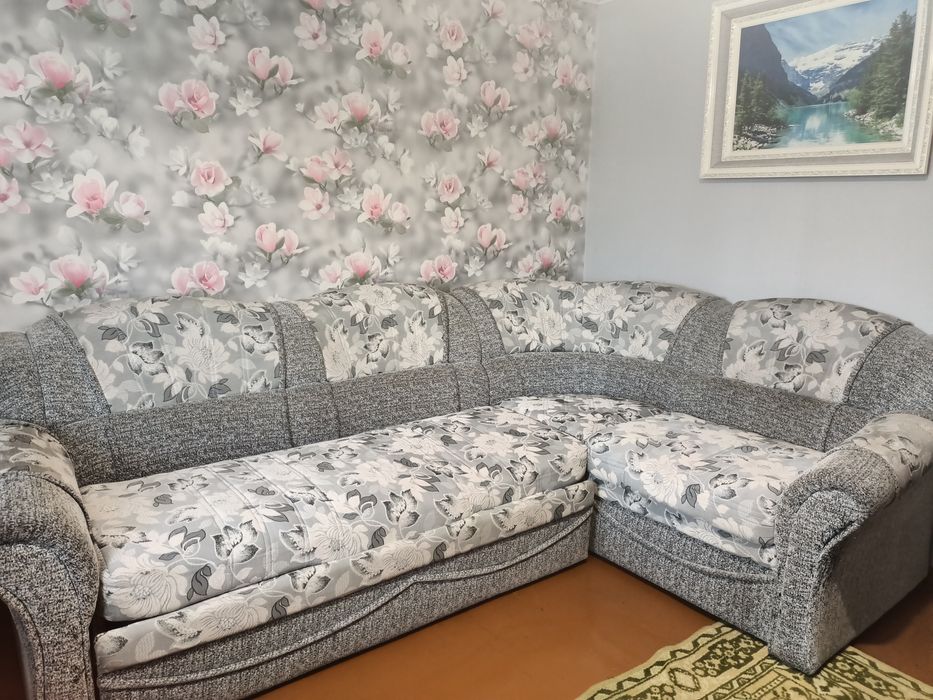 Продам диван угловой недорого