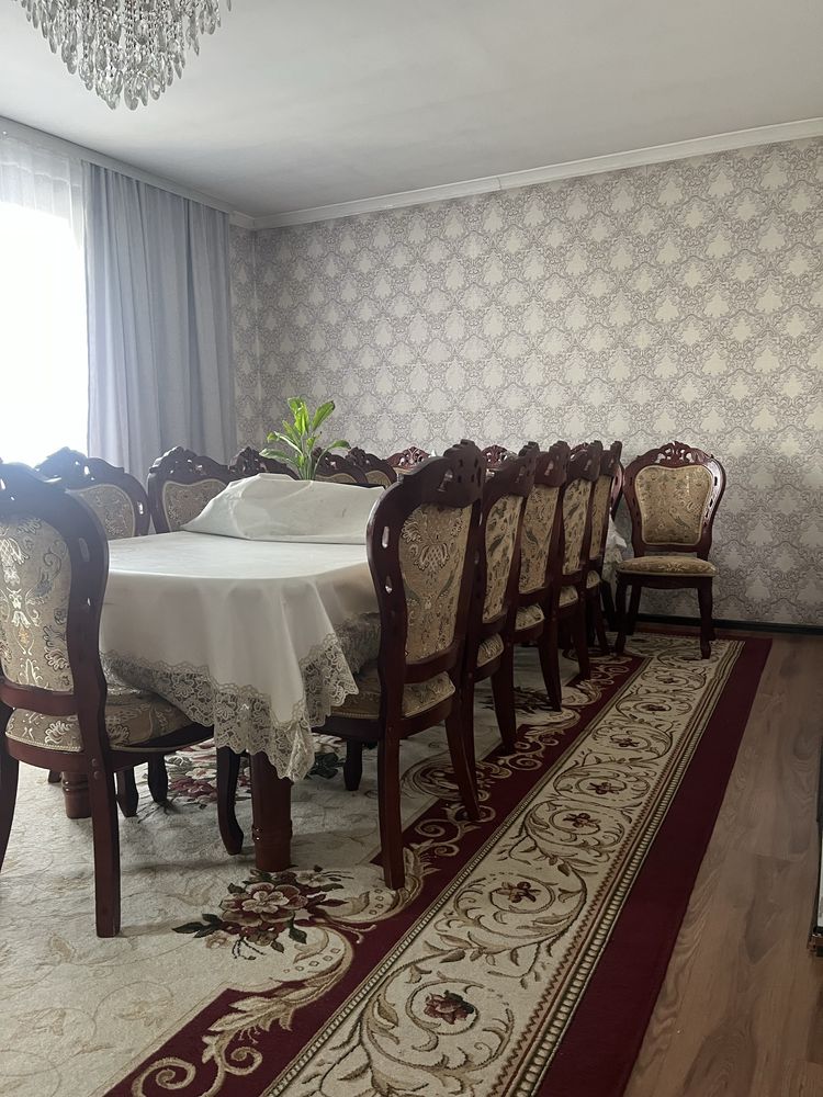 Стол из красного дерева, куплен в Армаде