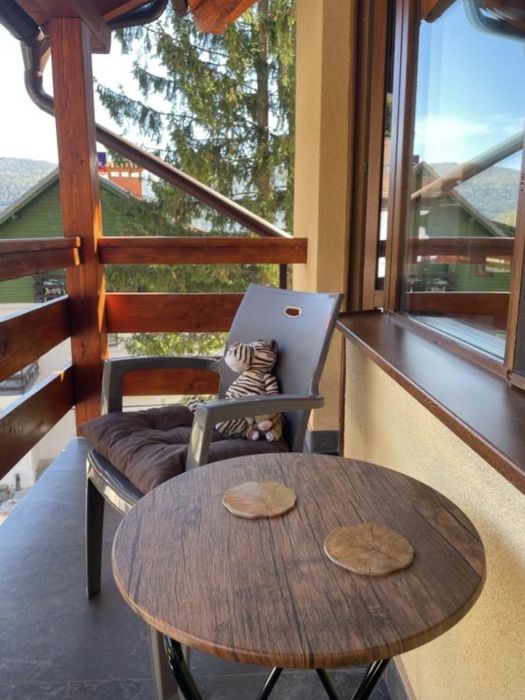 Vând apartament mobilat și utilat complet , lângă Pârtia Kalinderu.