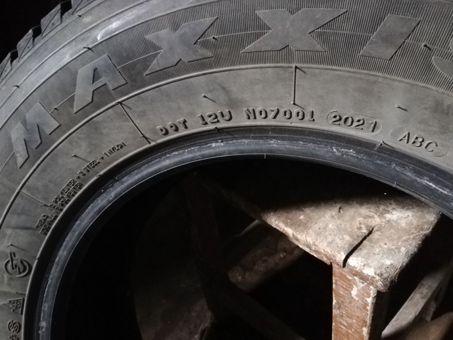 Продам шины Maxxis на 16 зимние