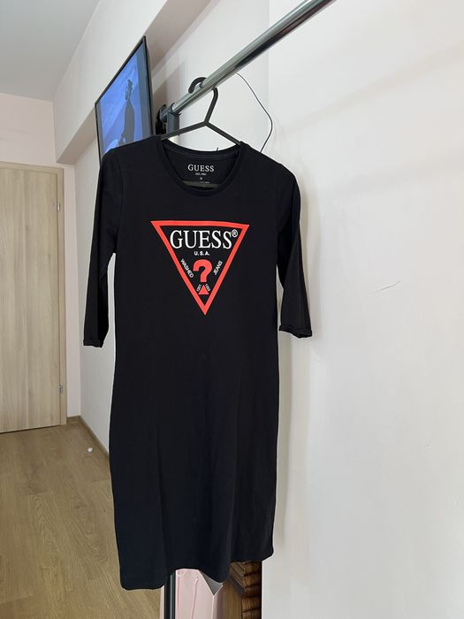 Черна рокля Guess