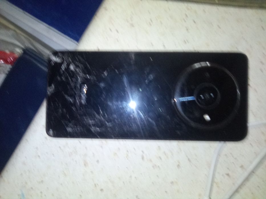 Vând două telefoane Redmi A3