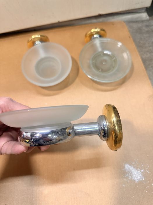 Подарявам стойки за сапун