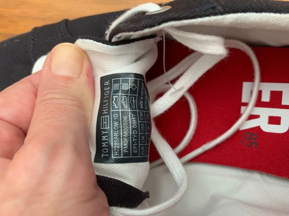 Нови обувки Tommy Hilfiger- № 41