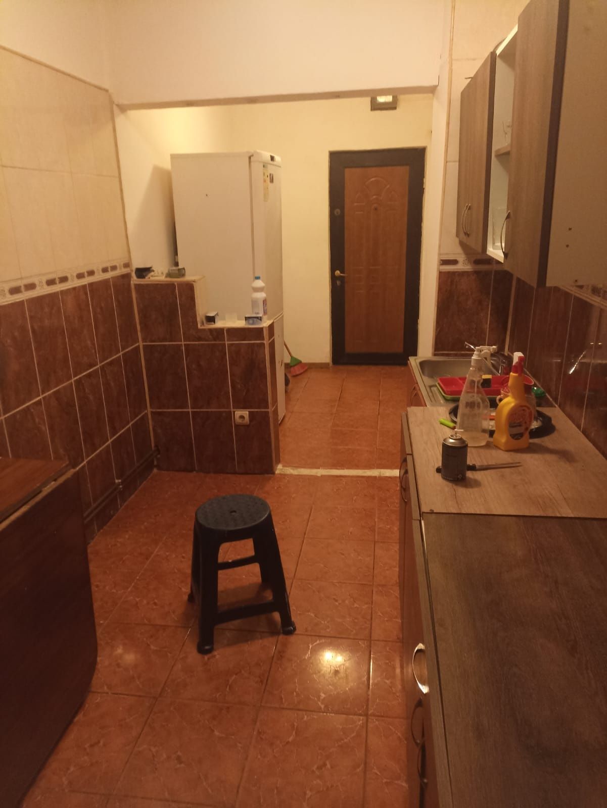 Închiriez apartament 2 camere!