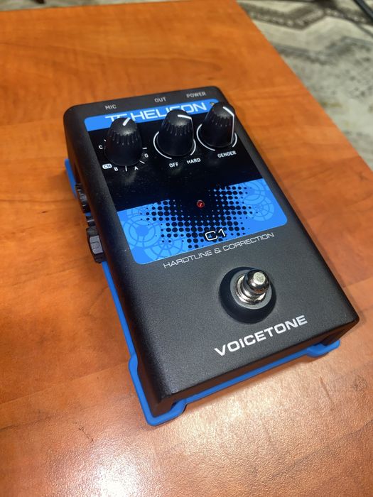TC-Helicon VoiceTone вокален процесор камионче педал