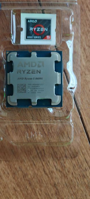 Продавам процесор AMD Ryzen 5 8600G в гаранция