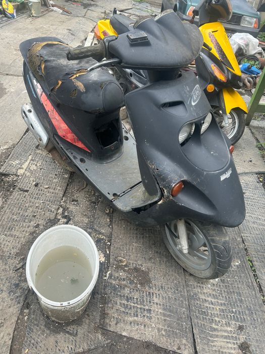 Vând 2 scutere, se pot vedea în Gorj