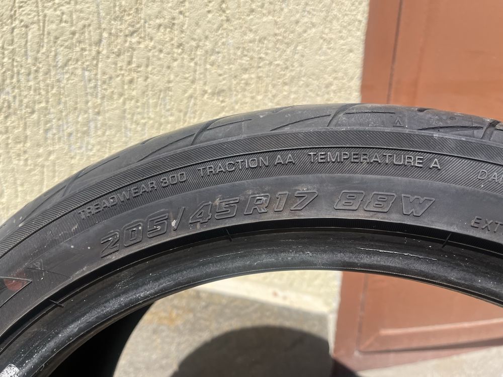 2 бр. летни гуми 205/45/17 Yokohama DOT 4120 6 mm