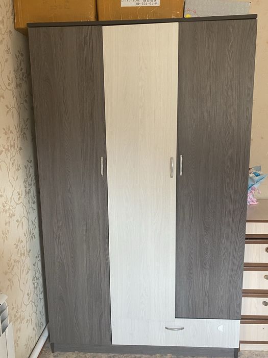 Продам срочно шкаф