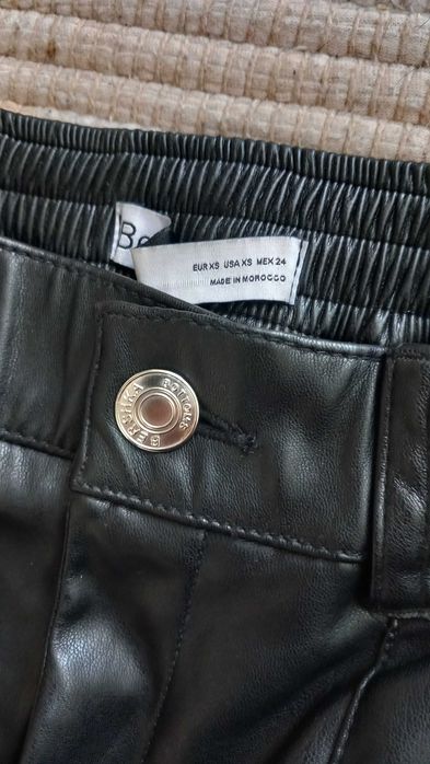 Кожен панталон Bershka, размер XS