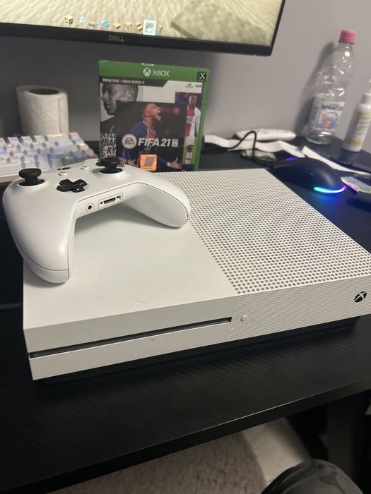 Vand/schimb(cu volan) xbox one s 500gb