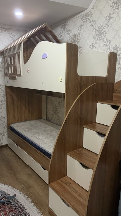 Двухэтажная кровать