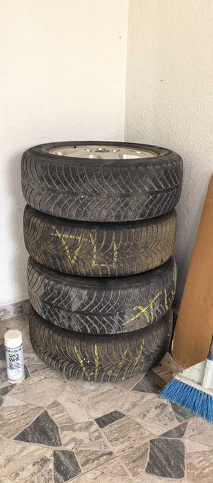 Продавам 4 Всесезонни гуми с Джанти Kumho 195/65/15