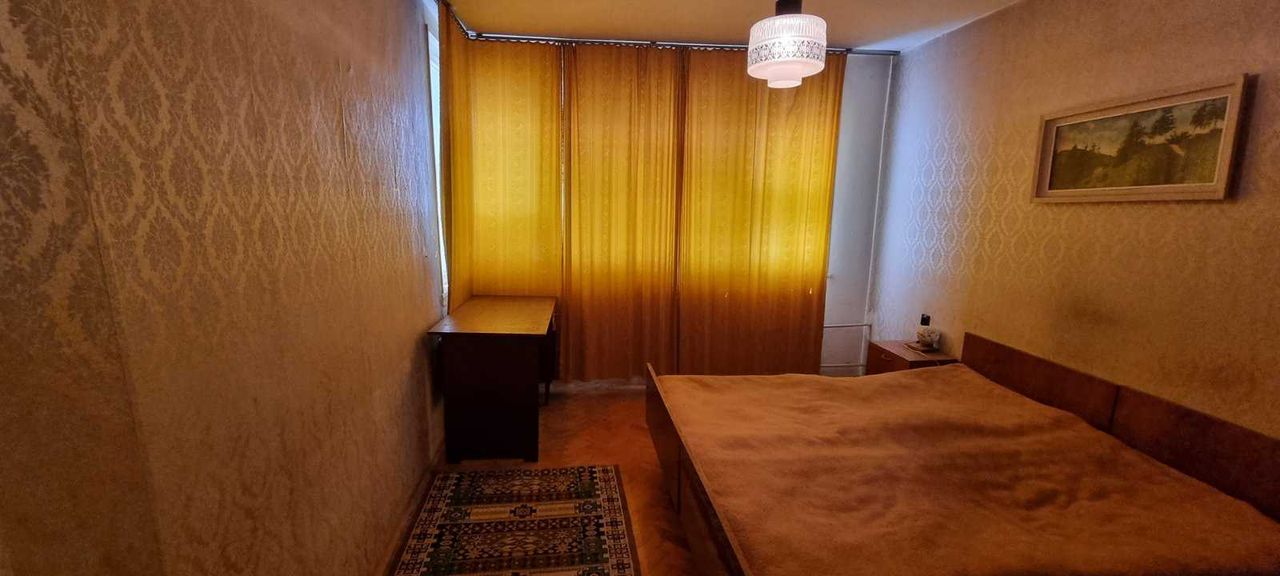 Продава се Четиристаен апартамент в Разград, Център - 100 кв.м за 1071 €/кв.м - Снимка #1