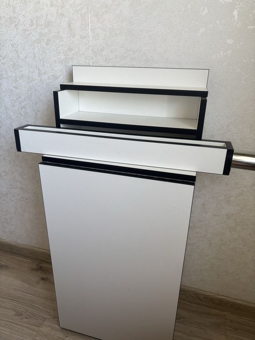 Продаю маникюрный стол