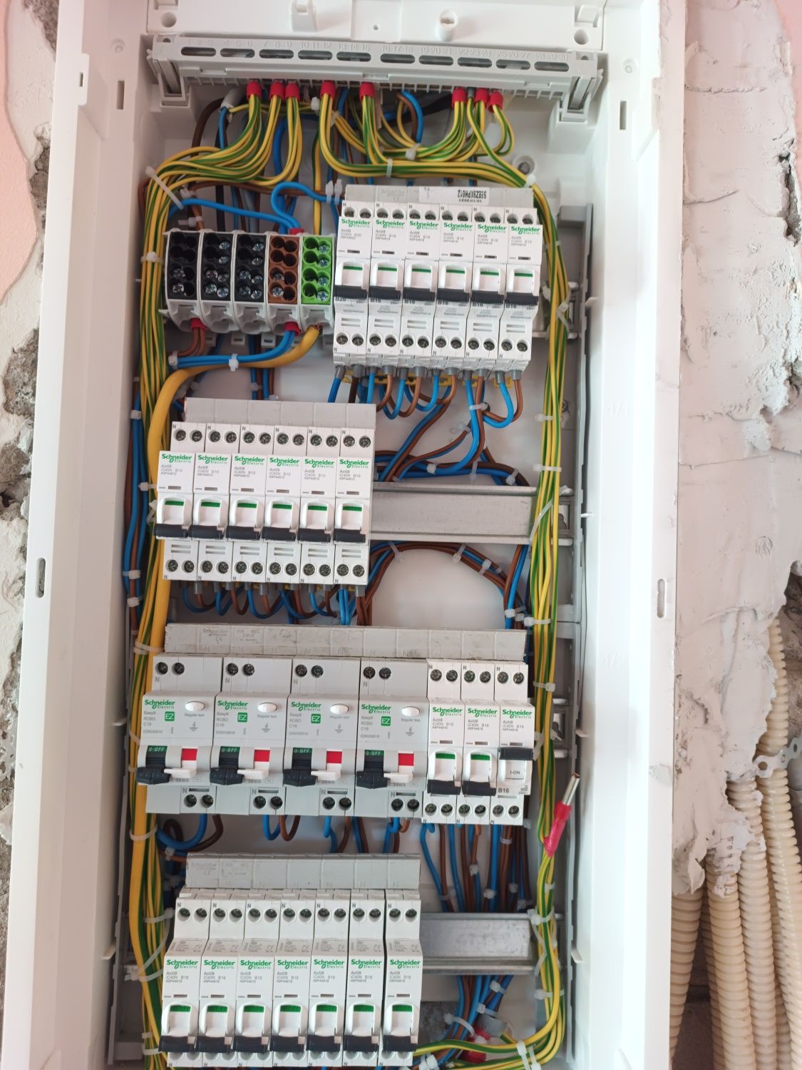 Electrician autorizat