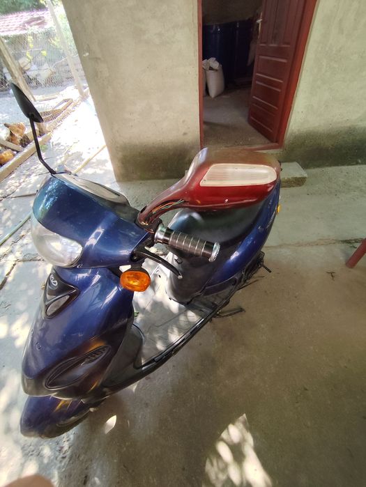 Vând scuter gy6 .