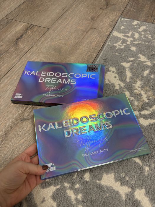 Cosmetice noi ( palete de machiaj )