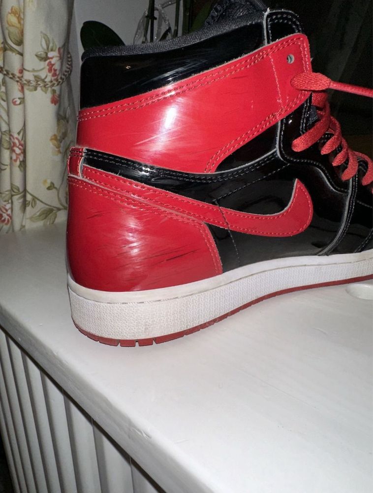 Air Jordan 1 Patent bred