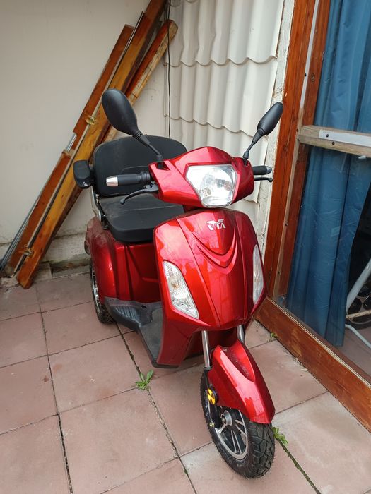 Triciclu electric nefolosit