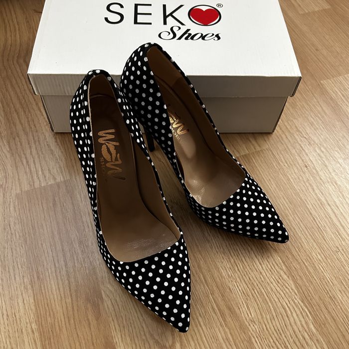 Pantofi stiletto cu buline