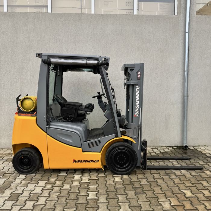 Stivuitor Jungheinrich TFG 425 GPL Triplex an 2017