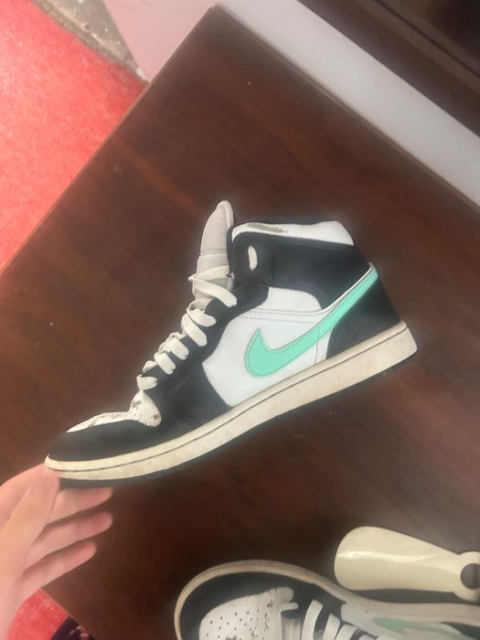 jordan 1 mid marime 42