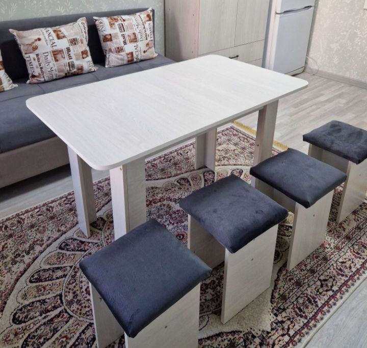 Кухонный стол стуля