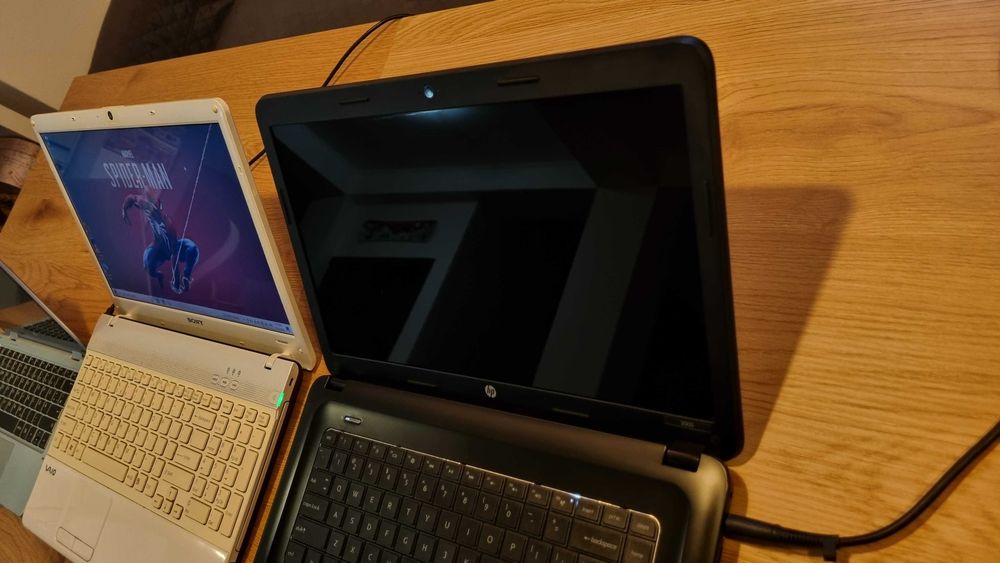 Pachet 3 Laptopuri SONY Vayo 7211M/HP 2000/ TREKSTOR C11B + 2TB CADOU