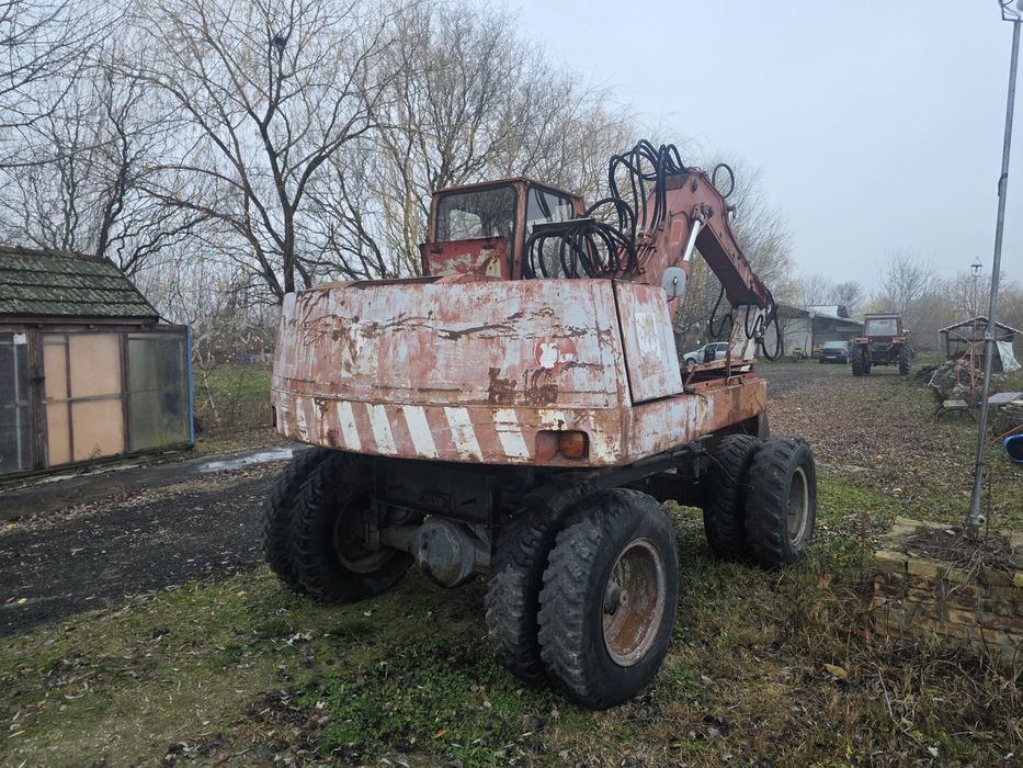 Excavator pe roti O&K