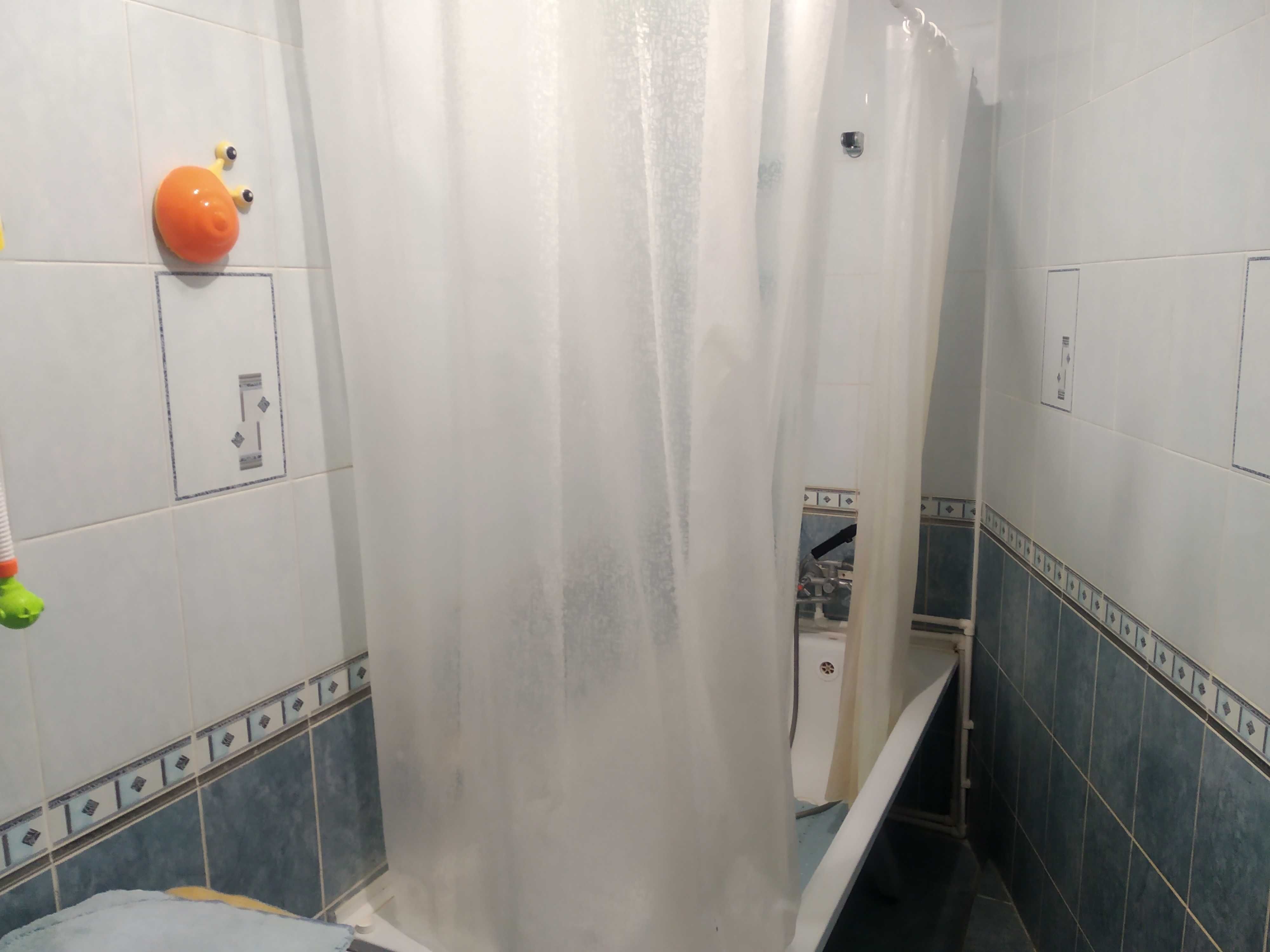 Продам 4-ех комнатную квартиру в районе центрального стадиона