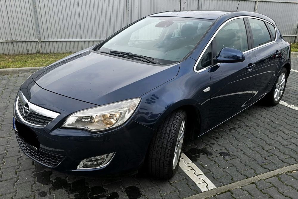 Opel astra J 2011 1,6 turbo,70000 km,automata,180 cp.schimb/variante