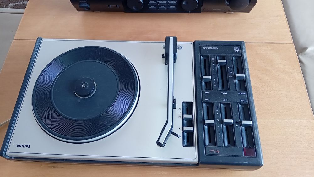 Грамофон  Phillips  22GF714