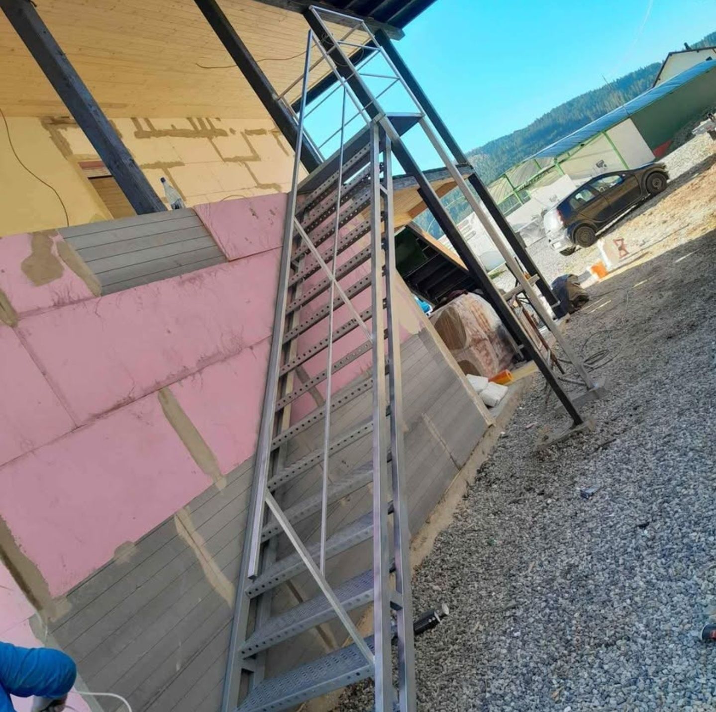 Confectionam scarii metalice zincate exterioare și pentru incendii , p
